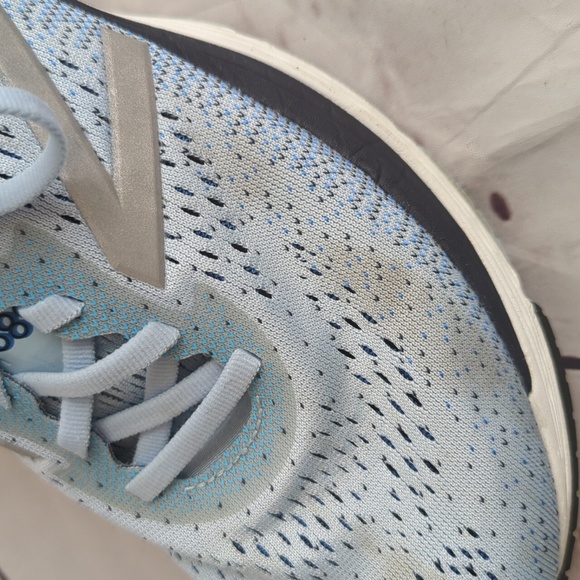 New Balance 880 sneakers, gym shoes, light blue, women's size 12 - Picture 10 of 14